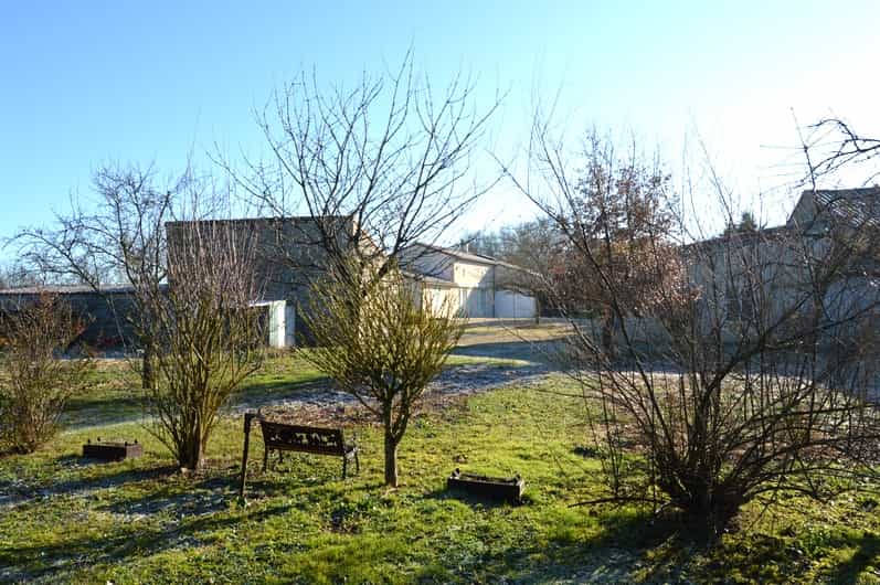 Huis in Valdelaume, Nouvelle-Aquitaine 10120653
