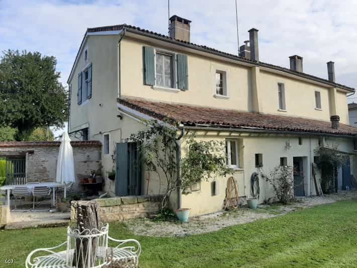 casa en Lizant, Nouvelle-Aquitaine 10120713
