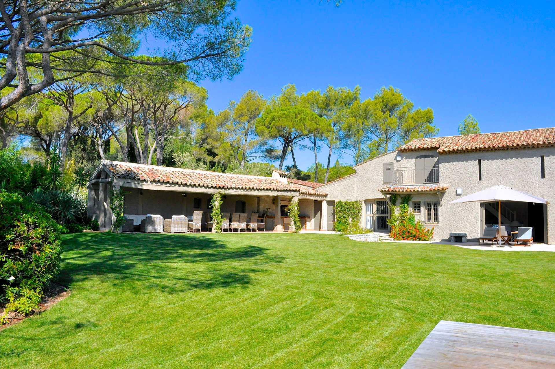 Rumah di Valescure, Provence-Alpes-Cote d'Azur 10120891