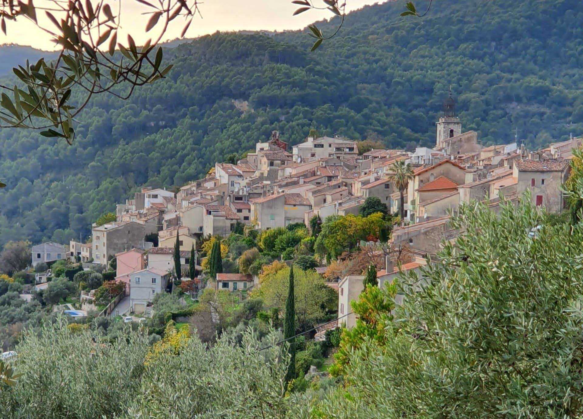 קוֹנדוֹמִינִיוֹן ב Claviers, Provence-Alpes-Côte d'Azur 10120893