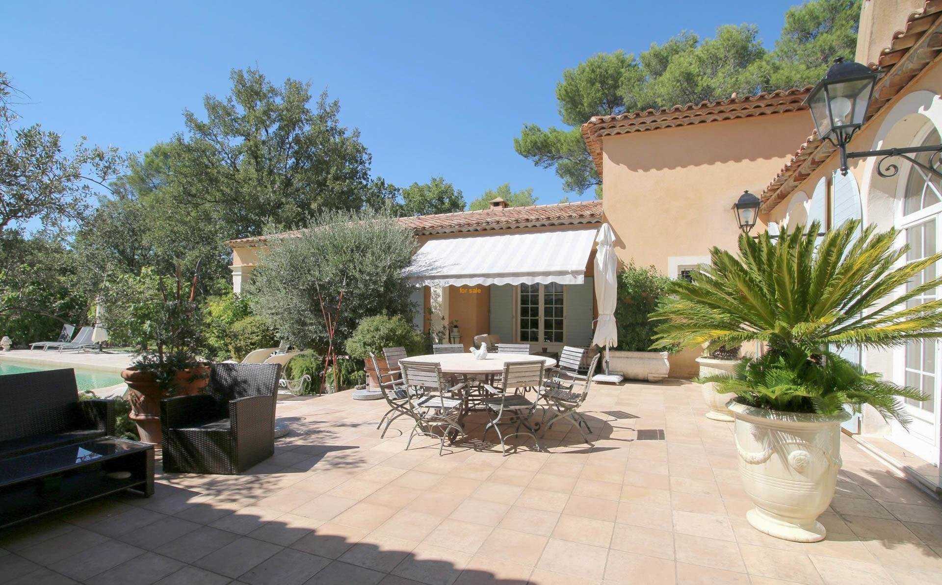 집 에 Seillans, Provence-Alpes-Côte d'Azur 10120902