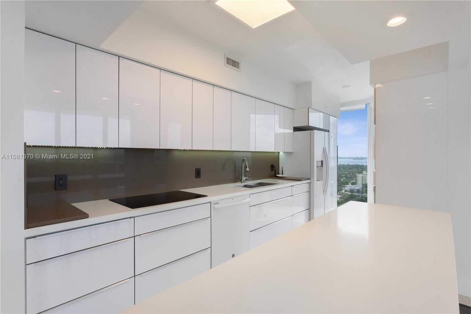 Condominium in Miami Beach, Florida 10121022