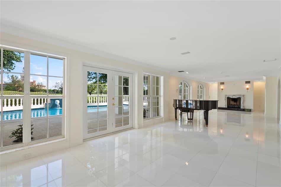 Condominium in Coral Gables, Florida 10121031