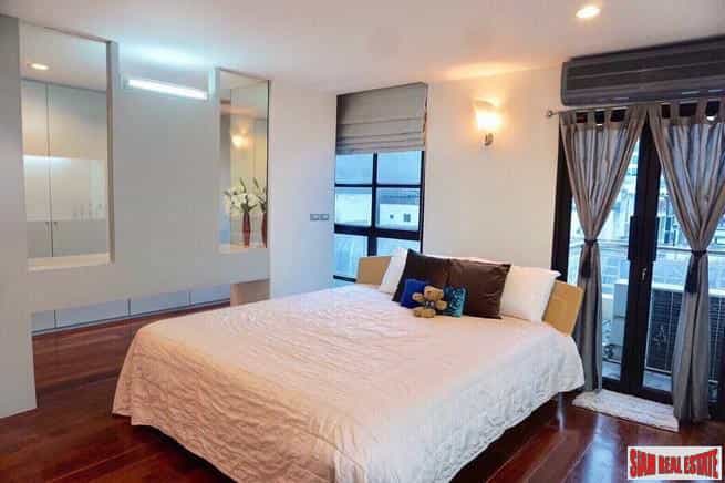 Condominium in Bang Rak, Krung Thep Maha Nakhon 10121304
