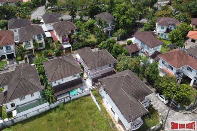House in Tambon Chalong, Chang Wat Phuket 10121400
