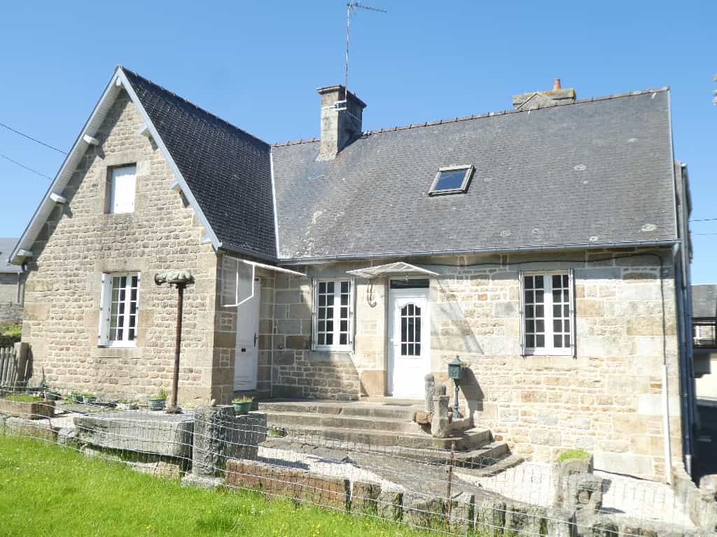 House in Champ-du-Boult, Normandie 10122026