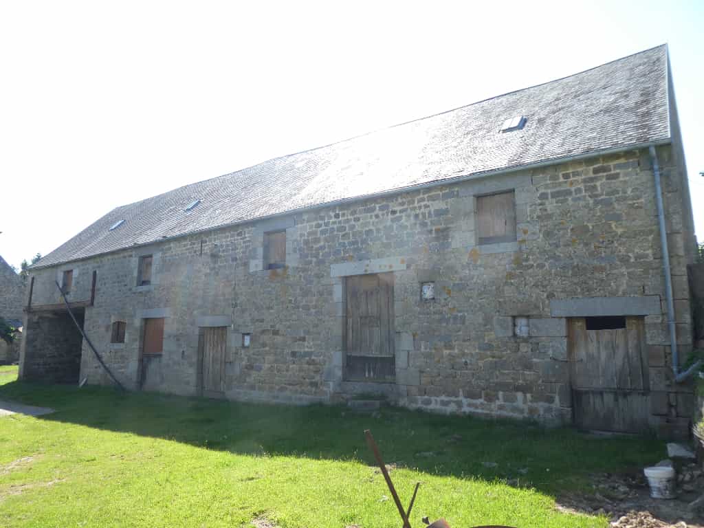 House in Champ-du-Boult, Normandie 10122026