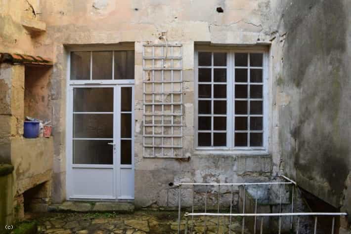 Talo sisään Ruffec, Nouvelle-Aquitaine 10122059