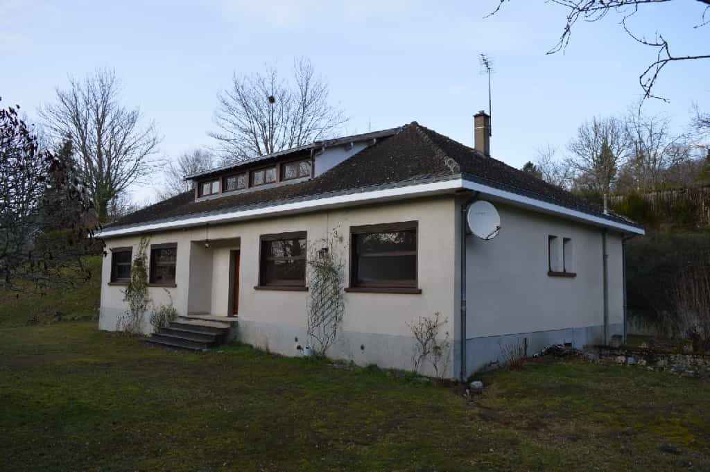 House in Saint-Amand-le-Petit, Nouvelle-Aquitaine 10122063