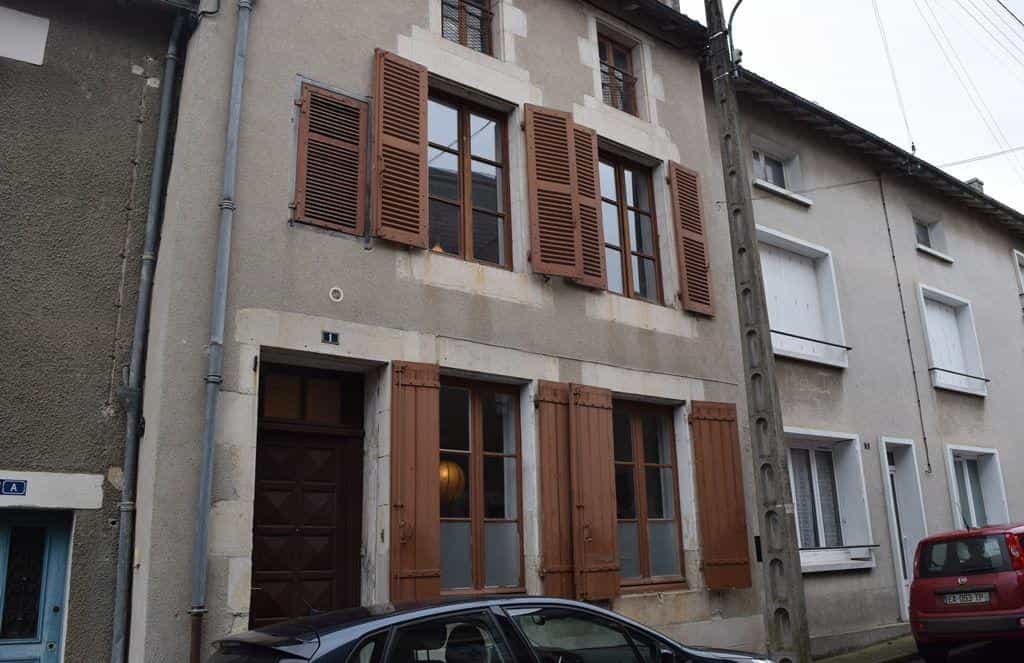 Rumah di Civray, Nouvelle-Aquitaine 10122079