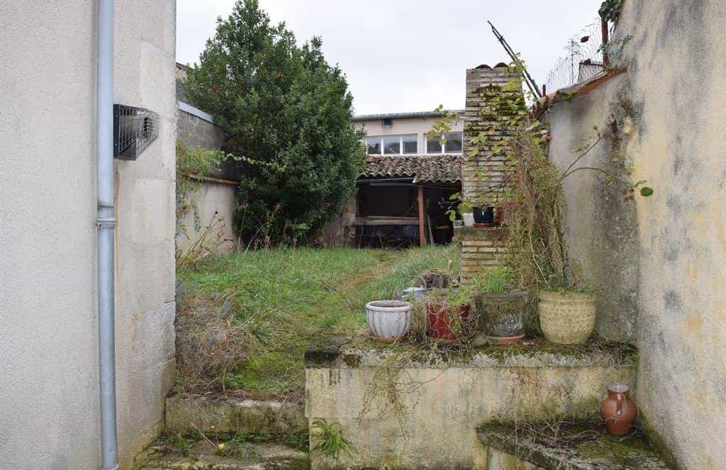 Dom w Civray, Nouvelle-Aquitaine 10122079