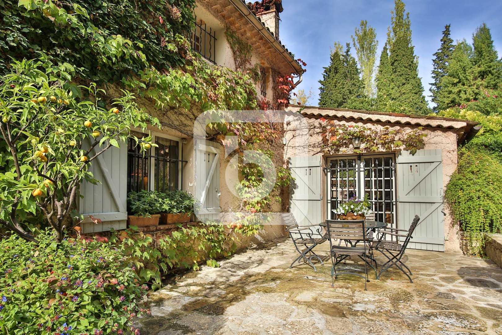 मकान में Grasse, Provence-Alpes-Côte d'Azur 10123812