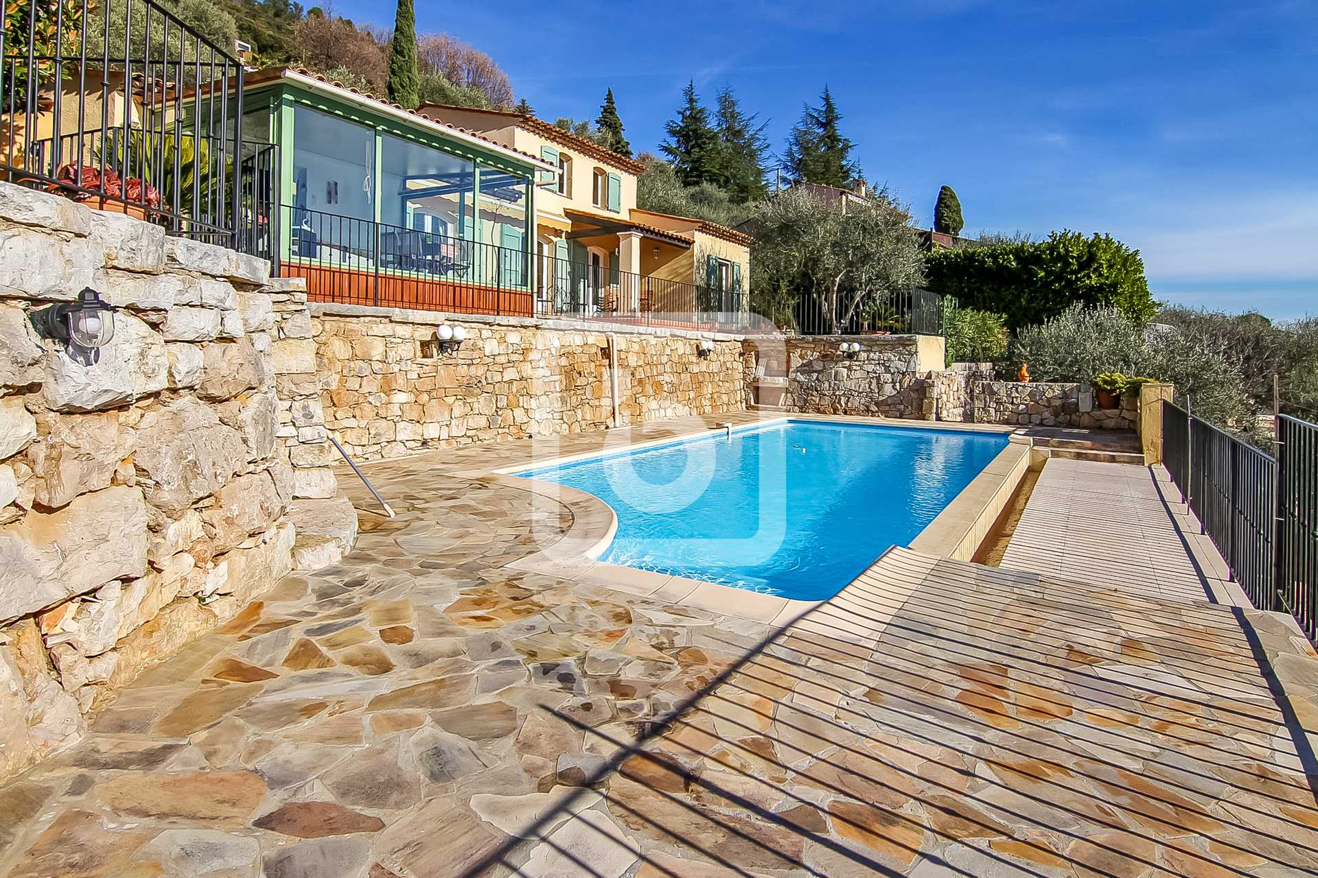 بيت في Le Tignet, Provence-Alpes-Côte d'Azur 10123869