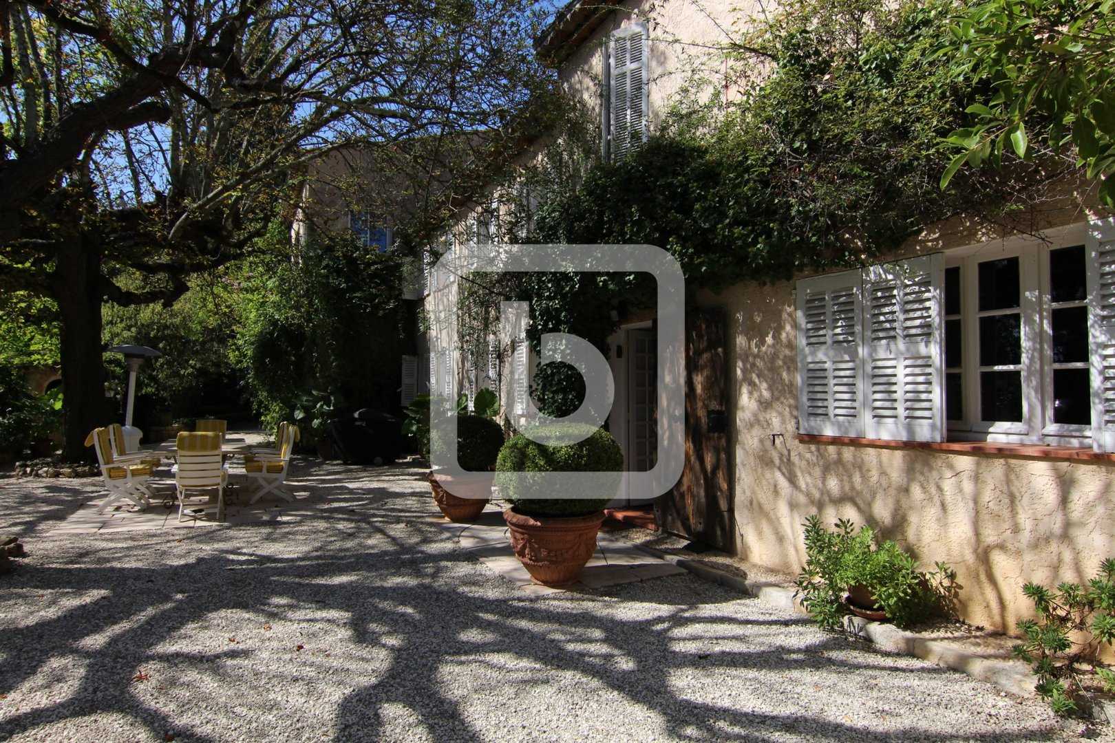 मकान में Grasse, Provence-Alpes-Côte d'Azur 10123875