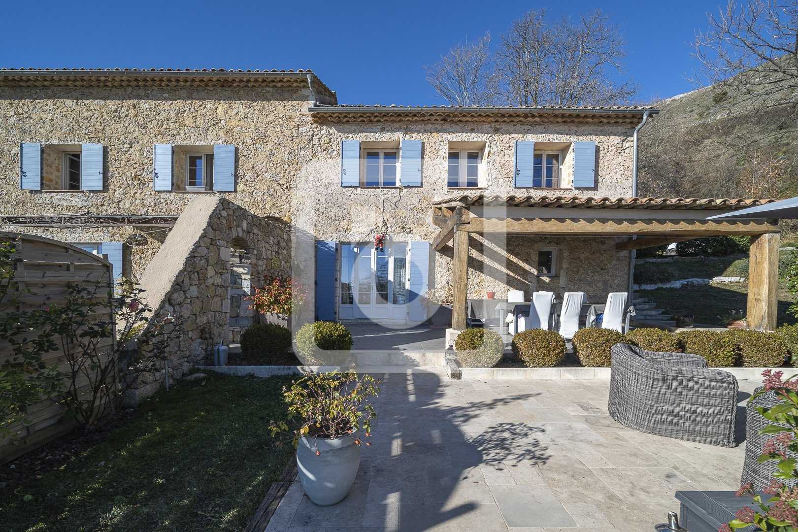 房子 在 Tourrettes-sur-Loup, Provence-Alpes-Côte d'Azur 10124166