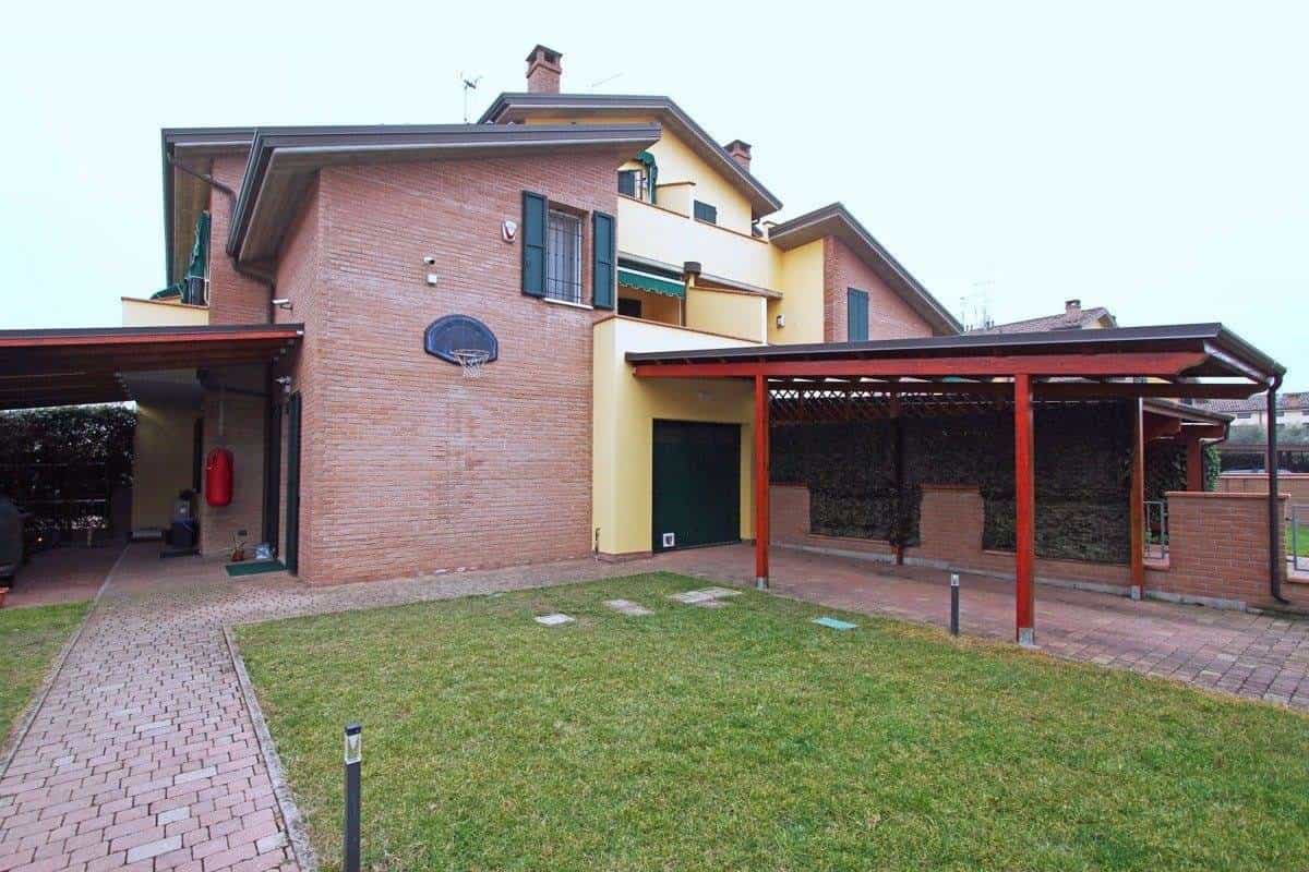 жилой дом в Ferrara, Emilia-Romagna 10124807