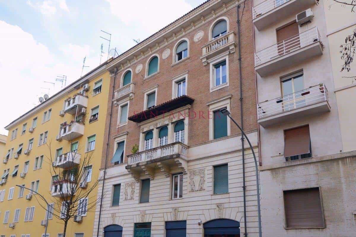 Condominium dans Rome, Lazio 10124809