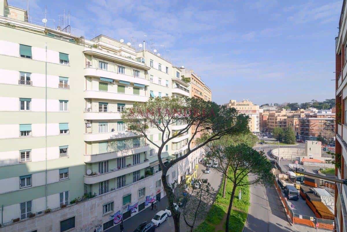Condominium in Rome, Lazio 10124844