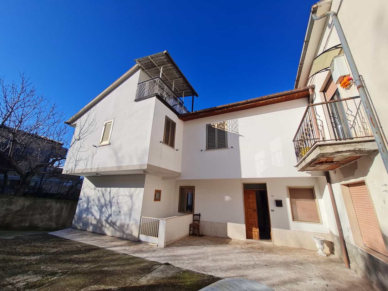 Квартира в Lettomanoppello, Abruzzo 10126875