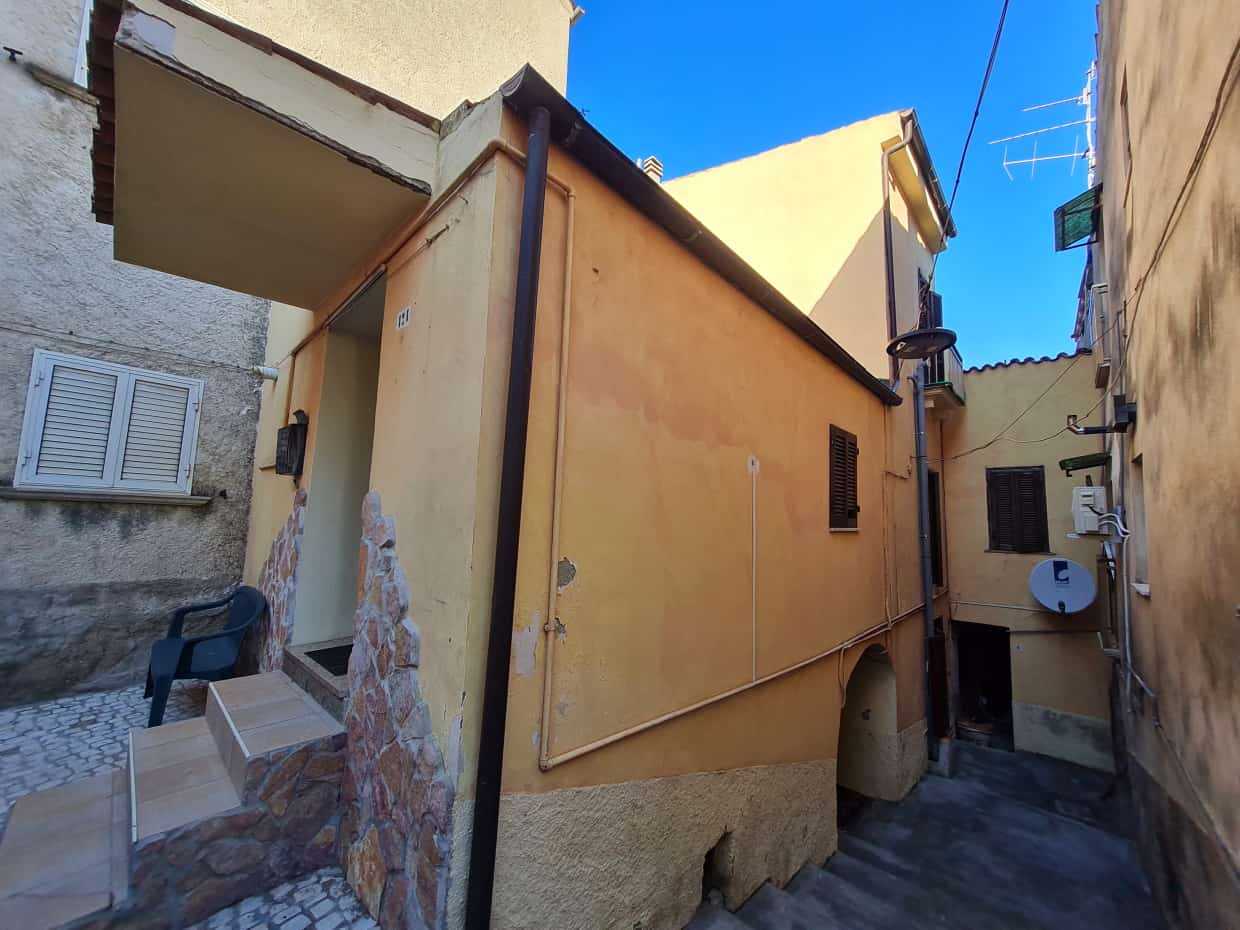 房子 在 Torre de' Passeri, Abruzzo 10126877