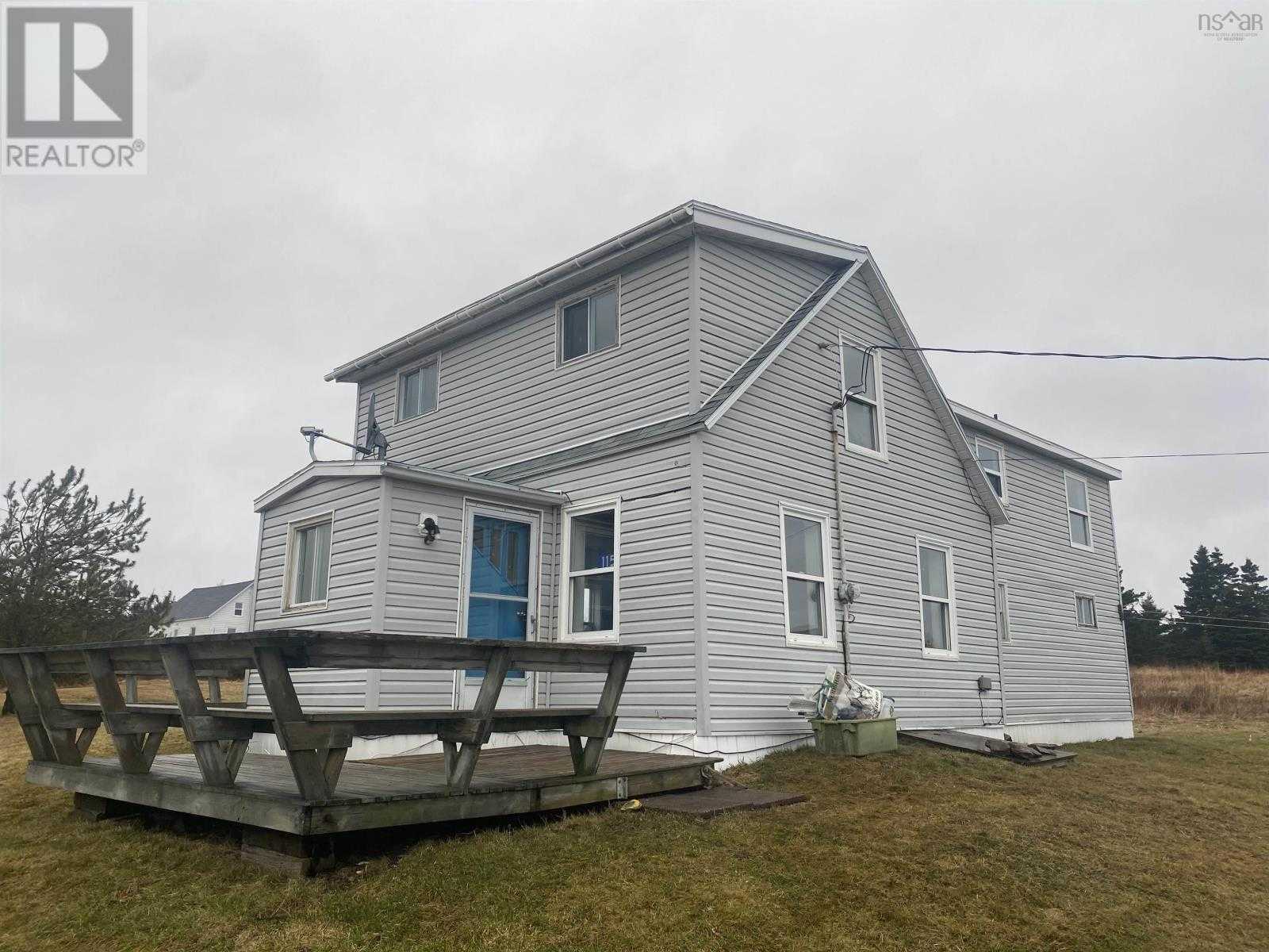 Dom w D'Escousse, Nova Scotia 10126897