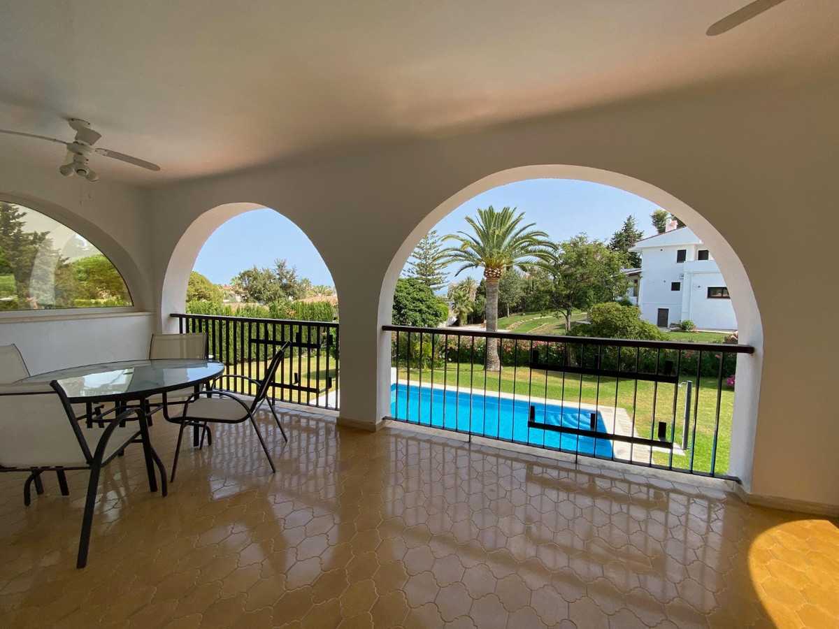 House in Estepona, Andalusia 10127408