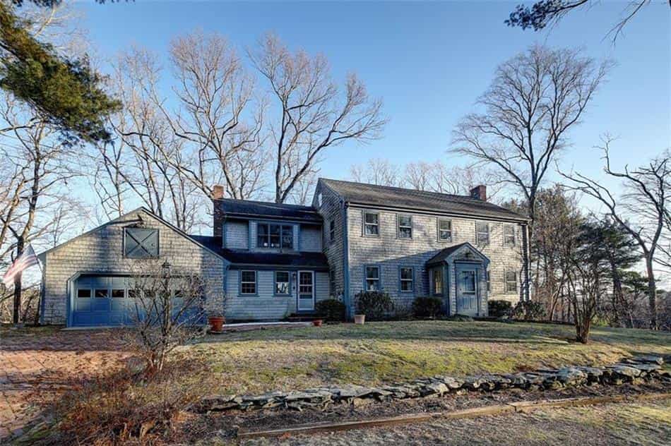 House in Perryville, Massachusetts 10127705