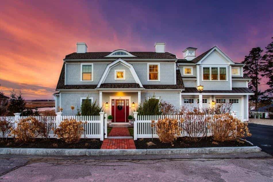 House in Ferry Hill, Massachusetts 10127729