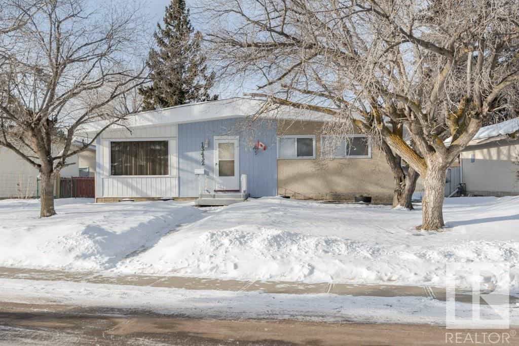 House in Edmonton, Alberta 10128272