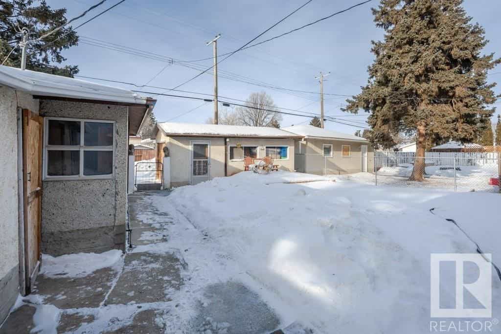 House in Edmonton, Alberta 10128272