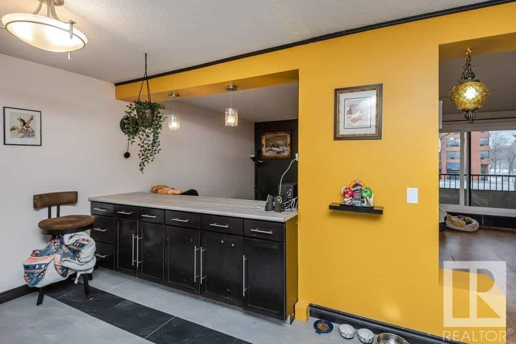 Condominium in Edmonton, Alberta 10128276