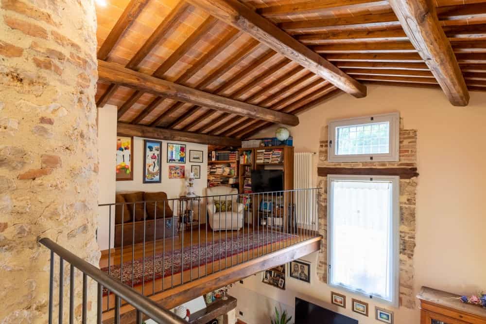 rumah dalam Monteriggioni, Toscana 10128283