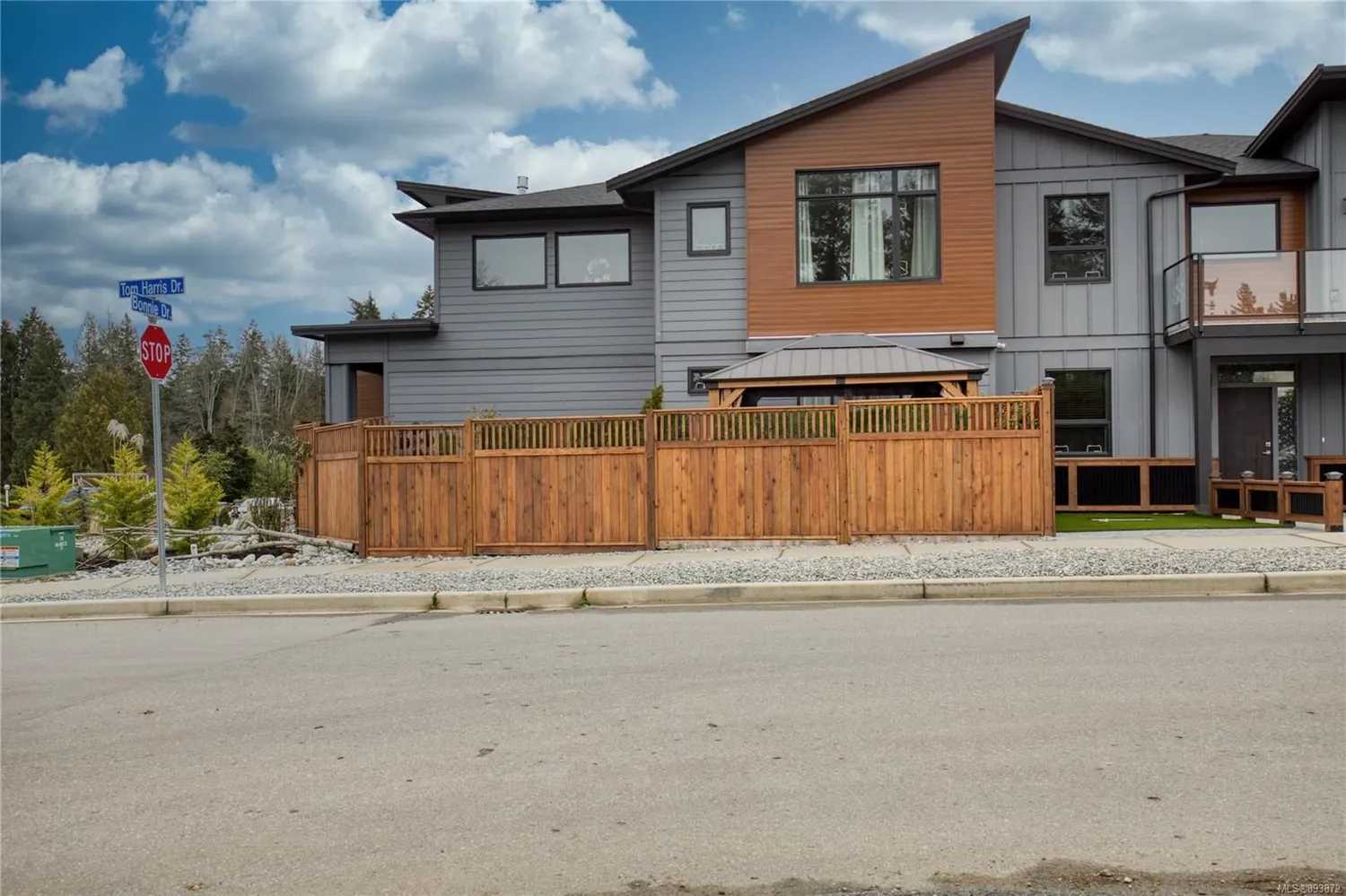 House in Nanaimo, British Columbia 10128563