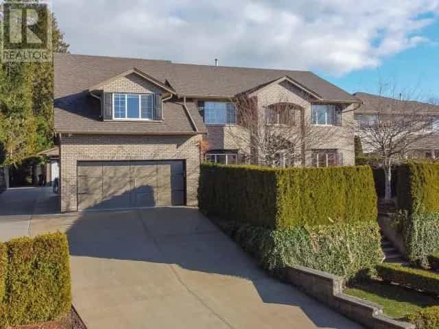 жилой дом в Powell River, British Columbia 10128620