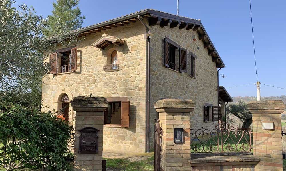 Huis in San Severino Marche, Marche 10128913