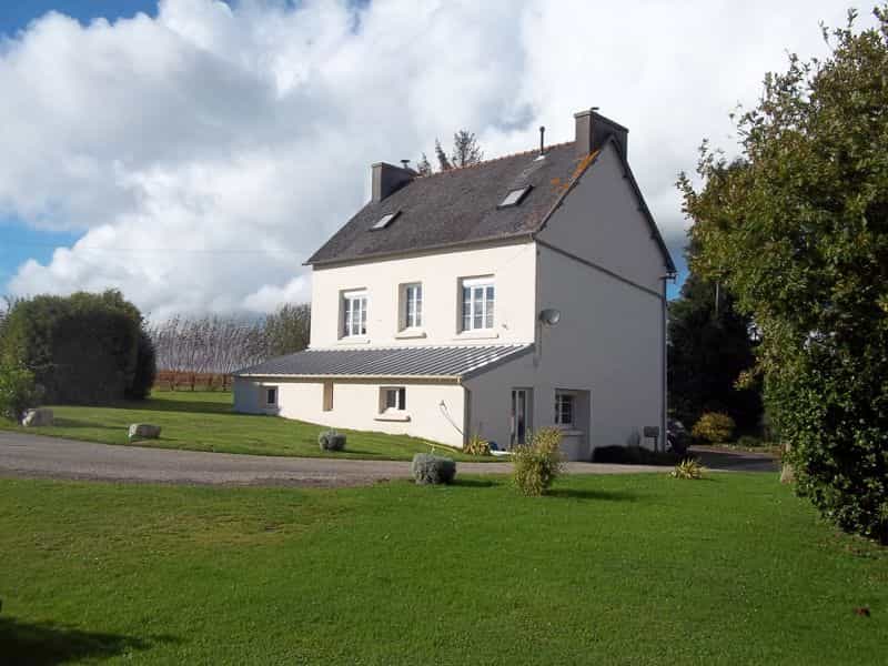House in Plonevez-du-Faou, Bretagne 10128975