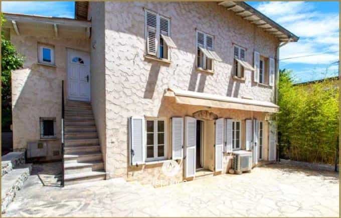 Flere huse i Saint-Jean-Cap-Ferrat, Provence-Alpes-Cote d'Azur 10129087