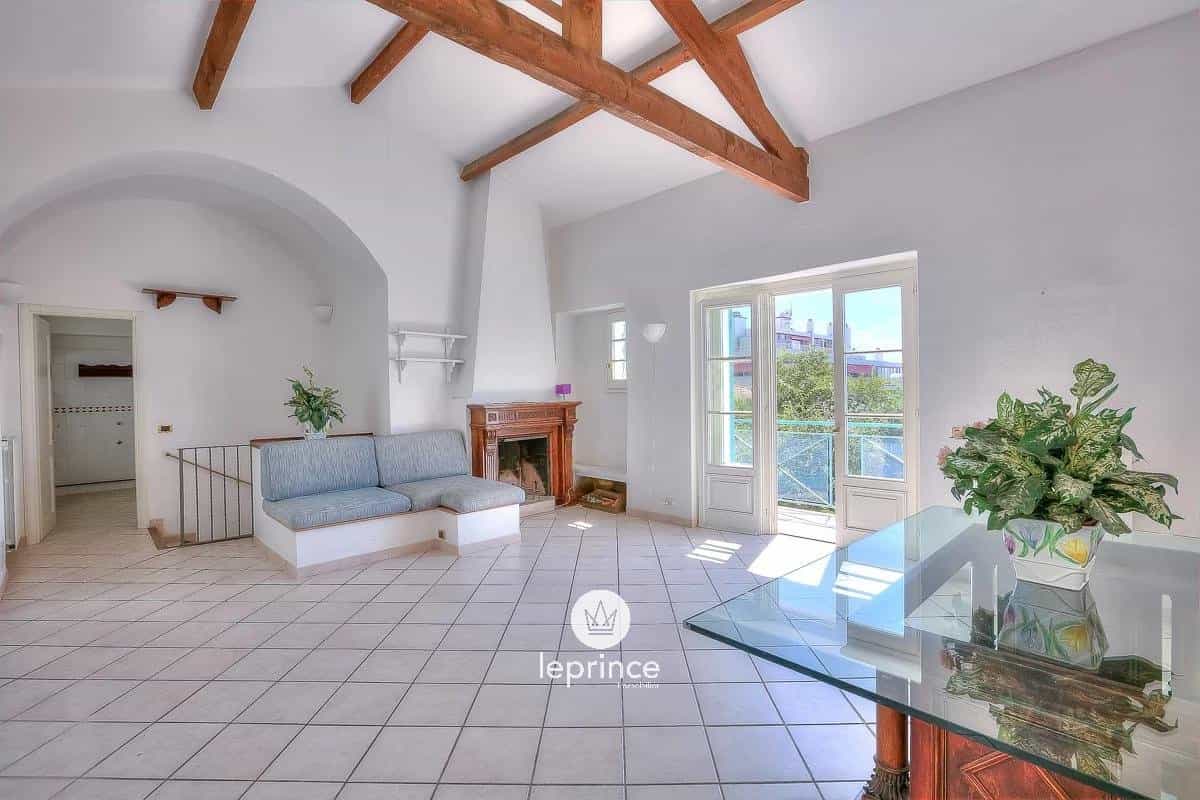 House in Villefranche-sur-Mer, Provence-Alpes-Cote d'Azur 10129105