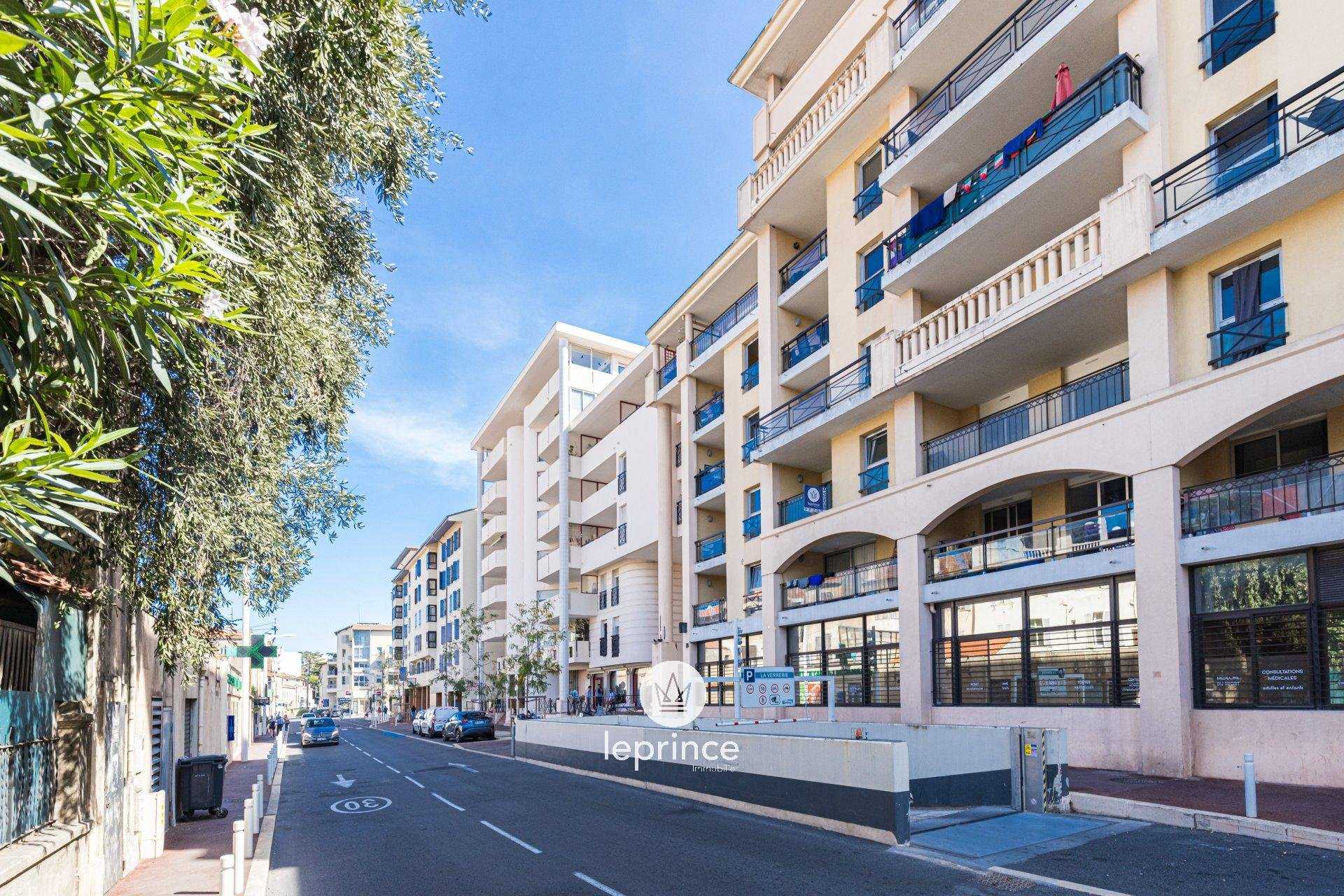 Condominium in Cannes-la-Bocca, Alpes-Maritimes 10129110