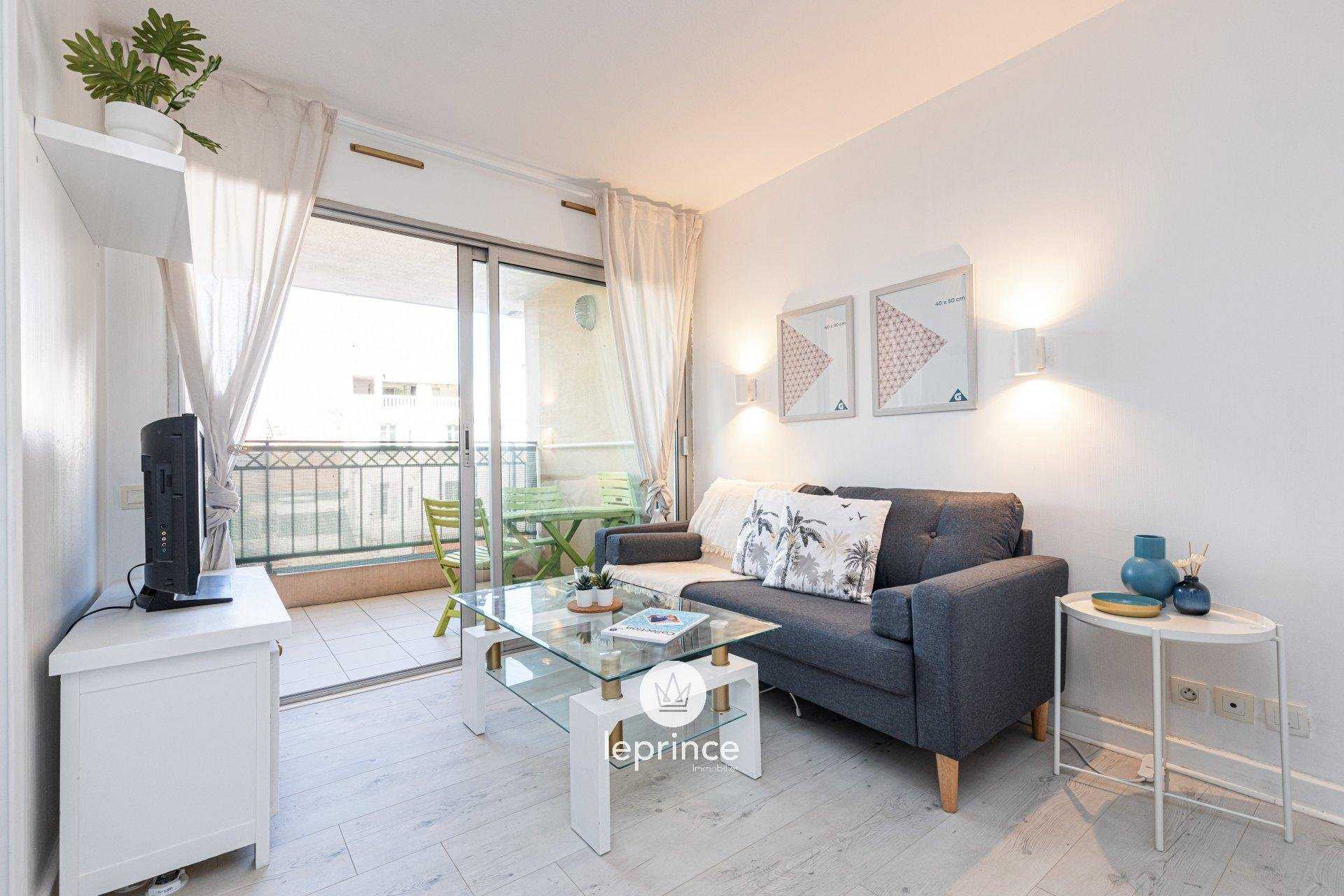 公寓 在 Cannes-la-Bocca, Alpes-Maritimes 10129110