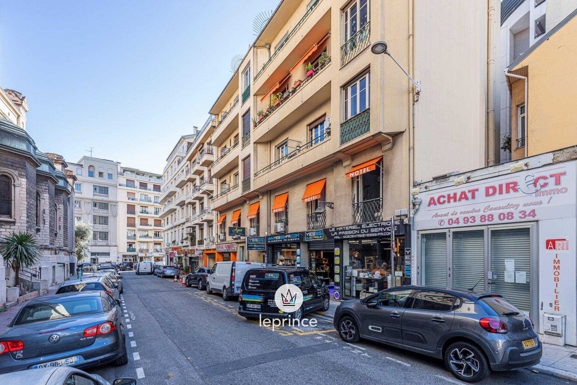 Condominium in Nice, Alpes-Maritimes 10129167