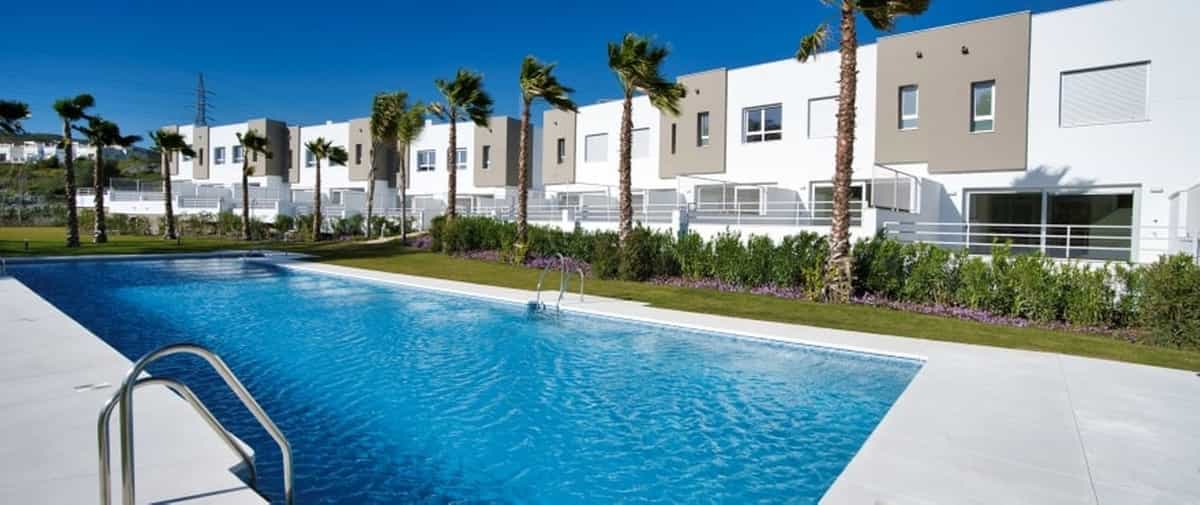 Multiple Houses in Estepona, Andalusia 10129234