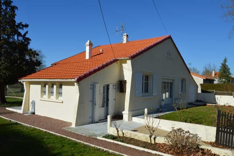 Hus i Villefagnan, Nouvelle-Aquitaine 10129376