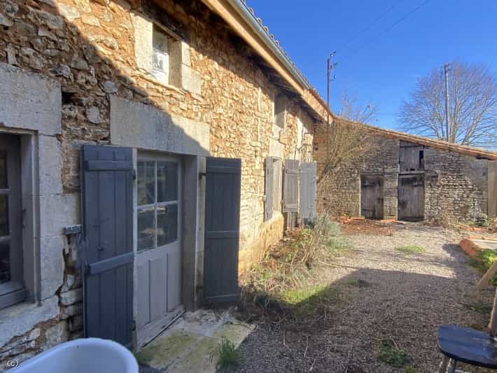 rumah dalam Nanteuil-en-Vallée, Nouvelle-Aquitaine 10129470