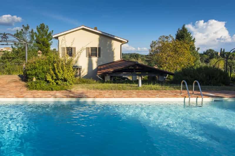 rumah dalam Palaia, Tuscany 10129549