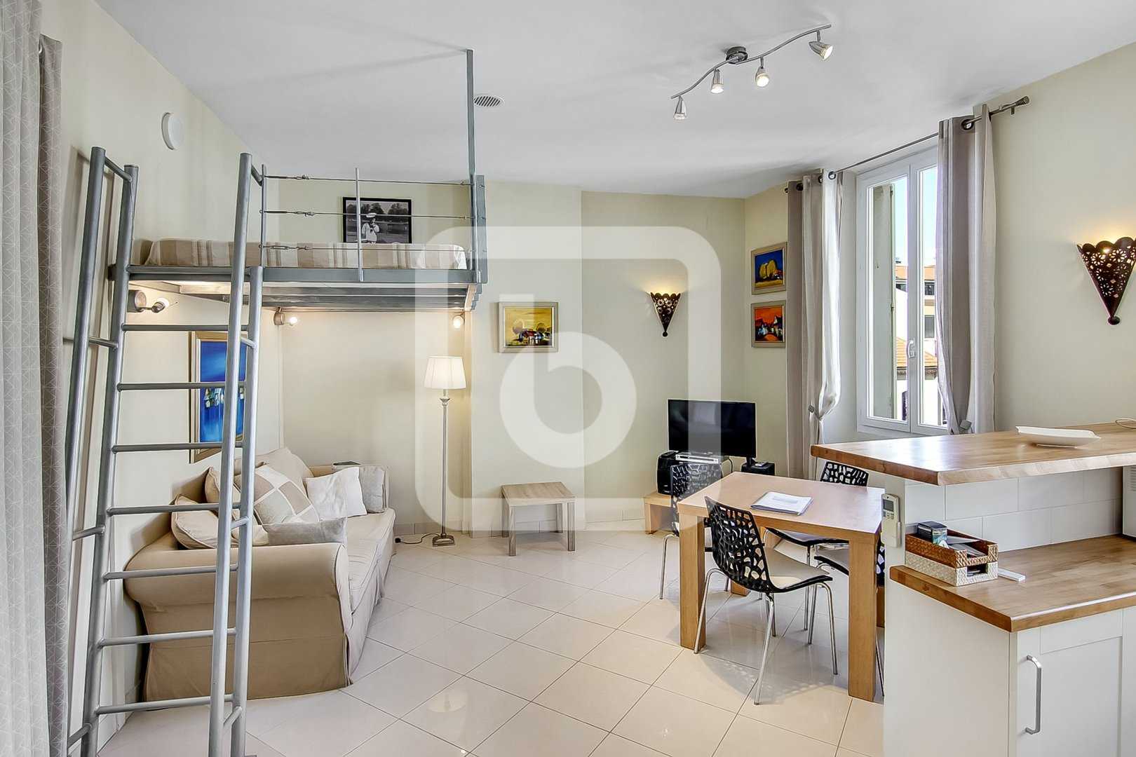 公寓 在 勒卡內, 普羅旺斯-阿爾卑斯-藍色海岸 10129591