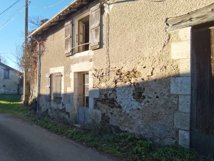 House in Mazerolles, Nouvelle-Aquitaine 10129840