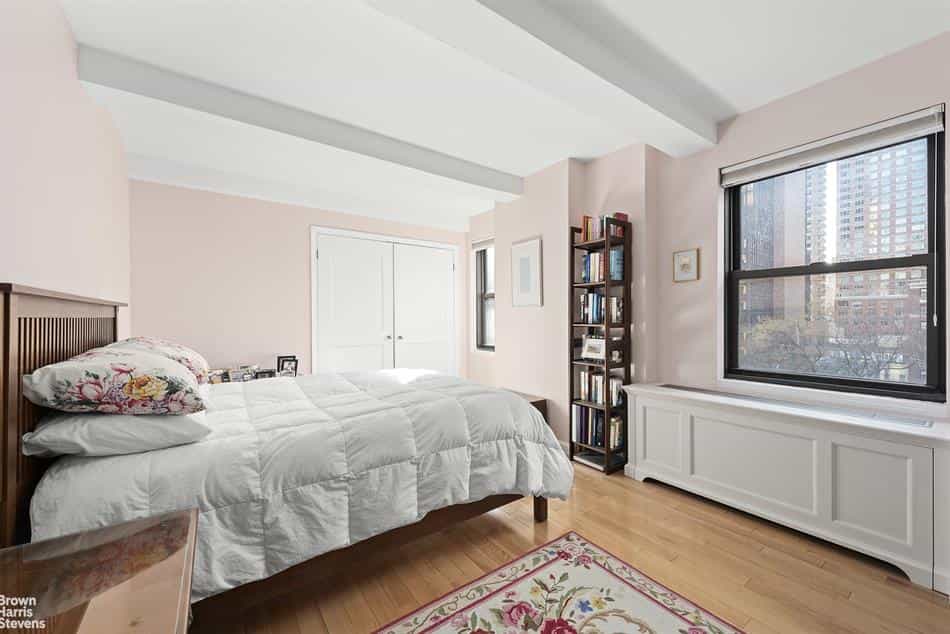 Condominium in New York, New York 10130208