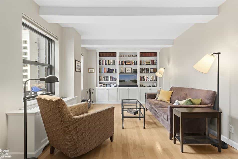 Condominium in New York, New York 10130208