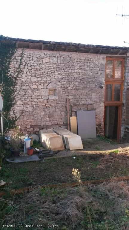 Dom w Verteuil-sur-Charente, Nouvelle-Aquitaine 10130263